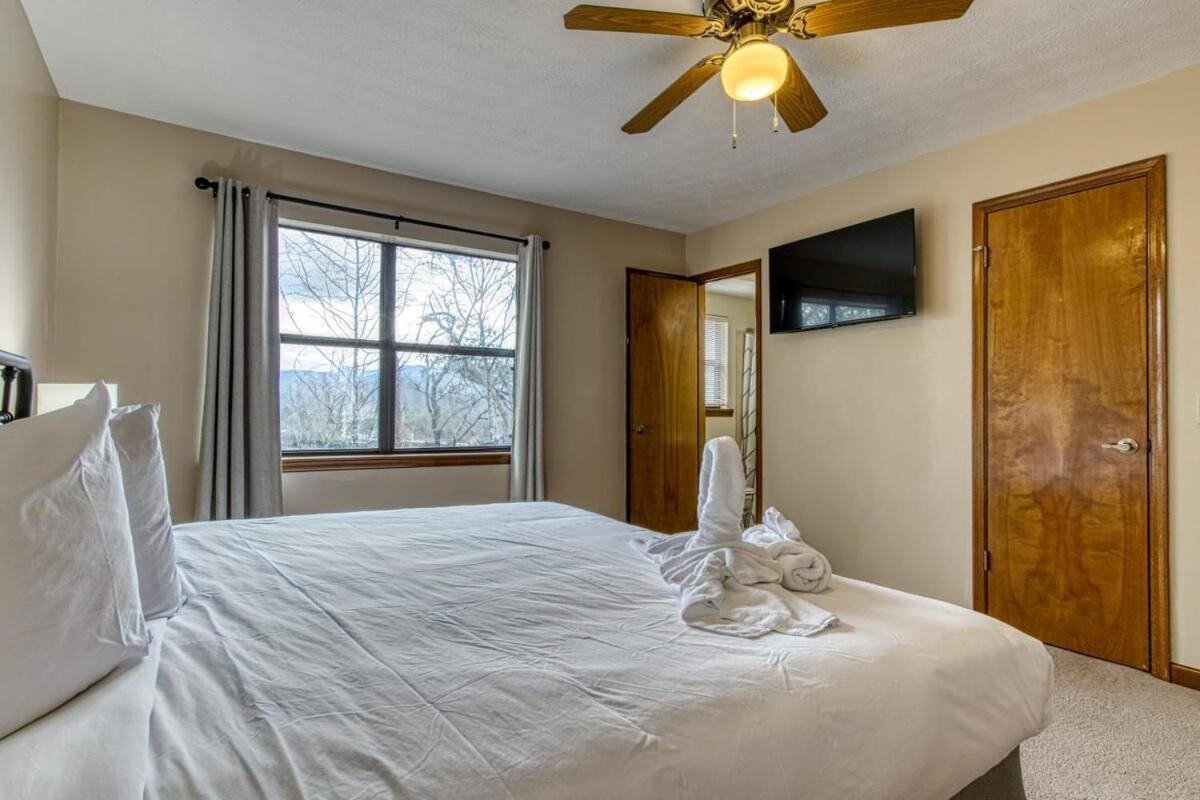 Pinecrest Townhomes-1King-2Queen Unit-Updated พิเจนฟอร์จ ภายนอก รูปภาพ